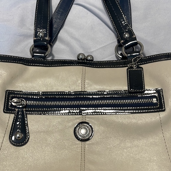 COACH LAURA Spectator Cream and Navy Blue Gently used purse. Great condition. - Picture 6 of 9